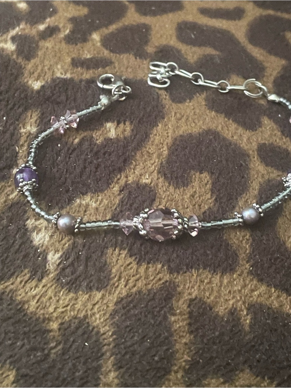 Beautiful Elegant Purple Crystal Beaded Bracelet with Silver Accents great condi